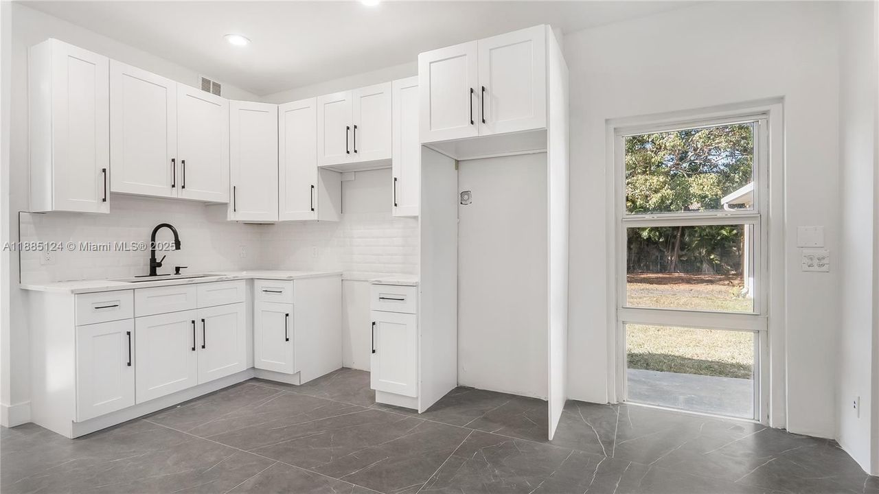 En Venta: $1,090,000 (4 camas, 3 baños, 2196 Pies cuadrados)