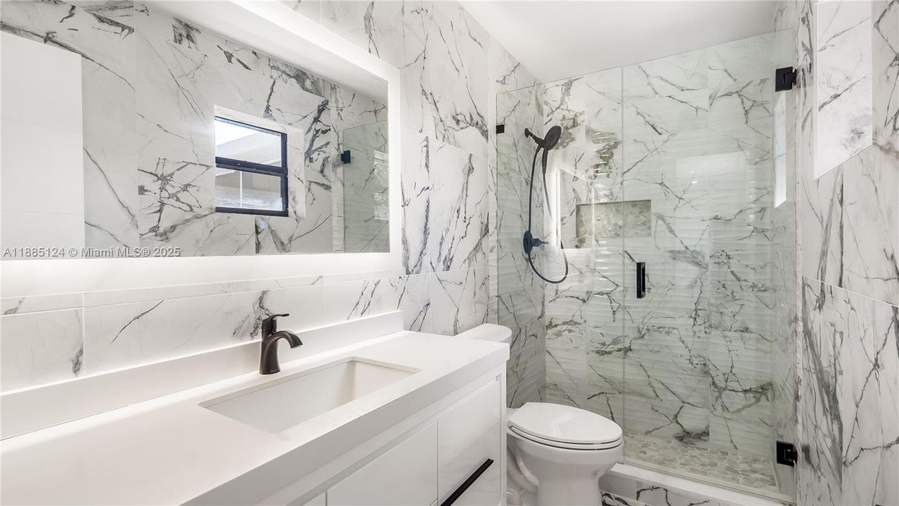 En Venta: $1,090,000 (4 camas, 3 baños, 2196 Pies cuadrados)