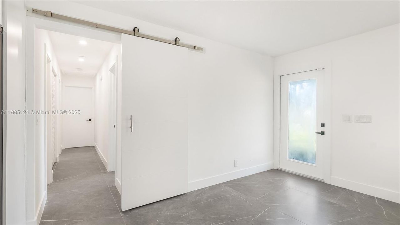 En Venta: $1,090,000 (4 camas, 3 baños, 2196 Pies cuadrados)