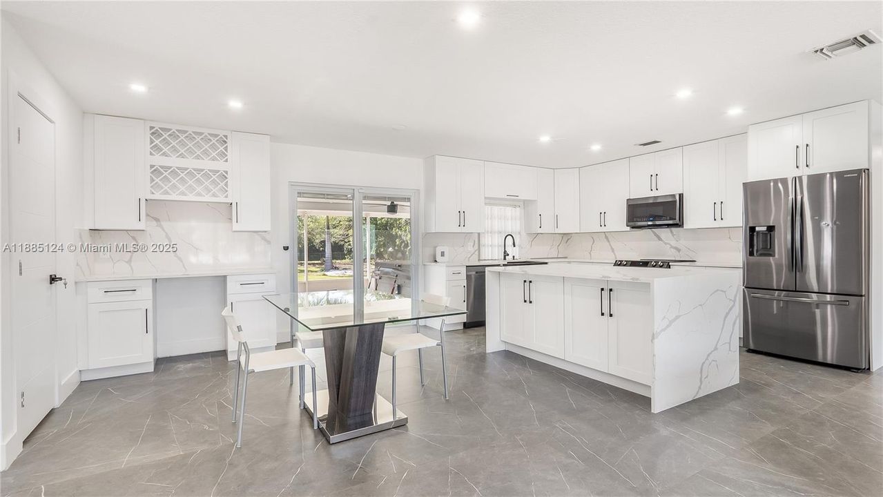 En Venta: $1,090,000 (4 camas, 3 baños, 2196 Pies cuadrados)