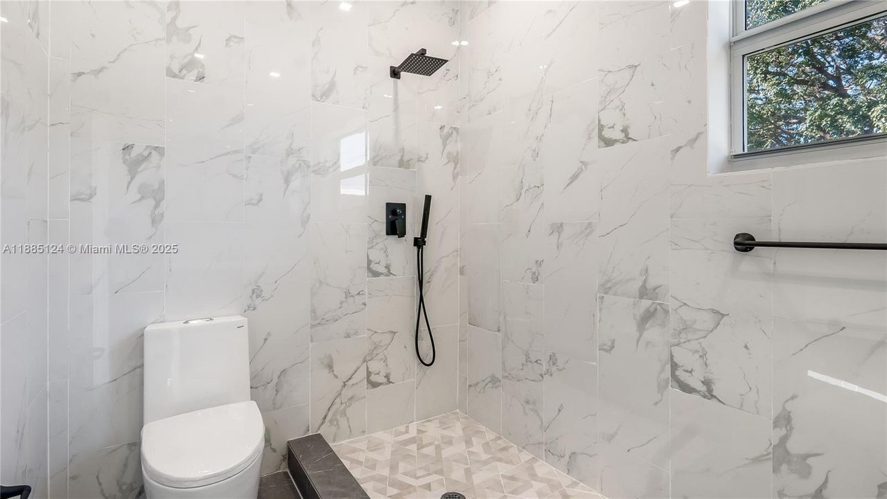 En Venta: $1,090,000 (4 camas, 3 baños, 2196 Pies cuadrados)