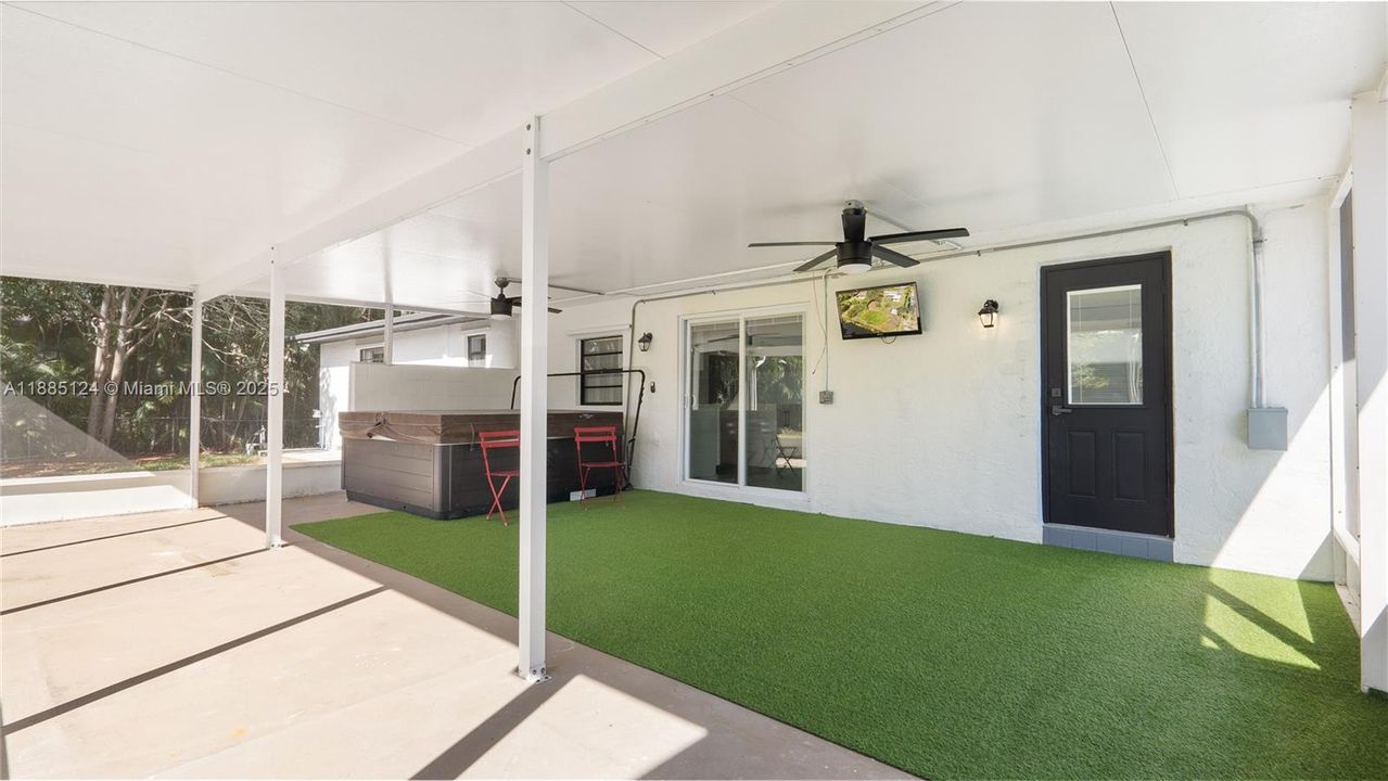 En Venta: $1,090,000 (4 camas, 3 baños, 2196 Pies cuadrados)