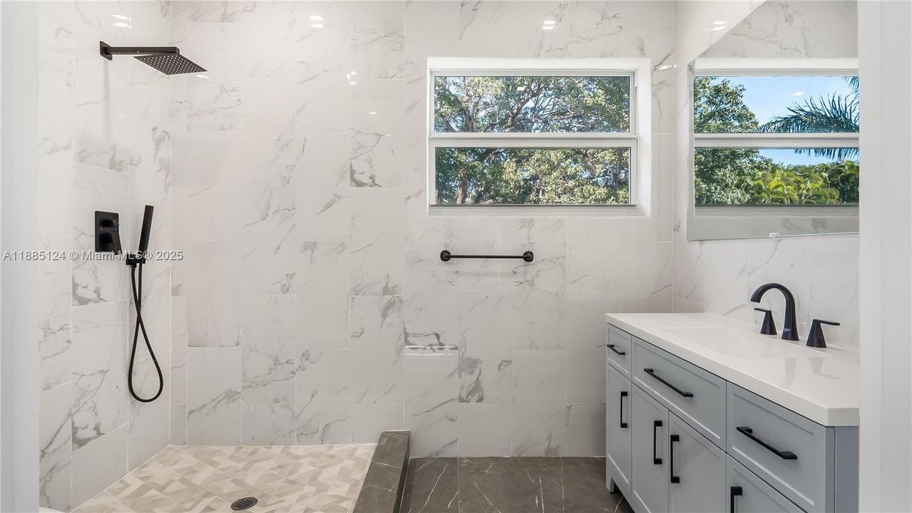 En Venta: $1,090,000 (4 camas, 3 baños, 2196 Pies cuadrados)