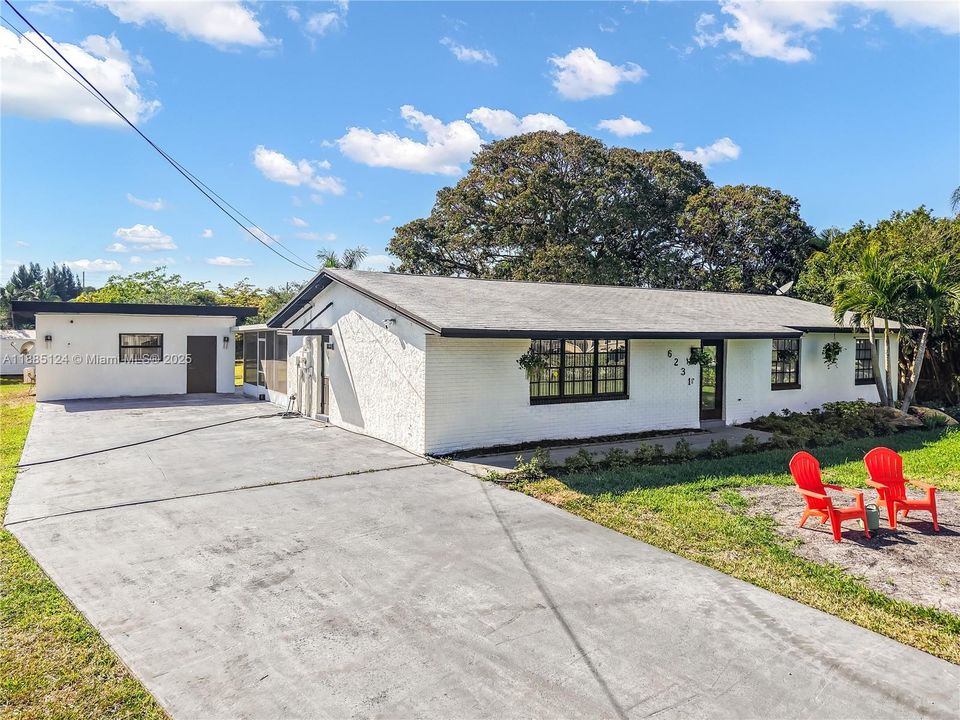 En Venta: $1,090,000 (4 camas, 3 baños, 2196 Pies cuadrados)