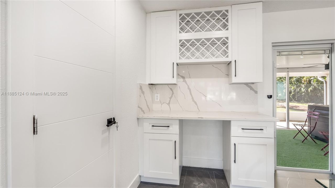 En Venta: $1,090,000 (4 camas, 3 baños, 2196 Pies cuadrados)