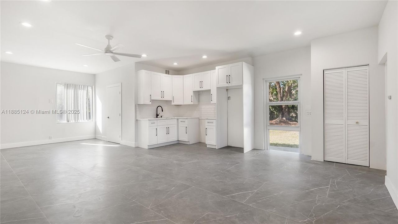 En Venta: $1,090,000 (4 camas, 3 baños, 2196 Pies cuadrados)