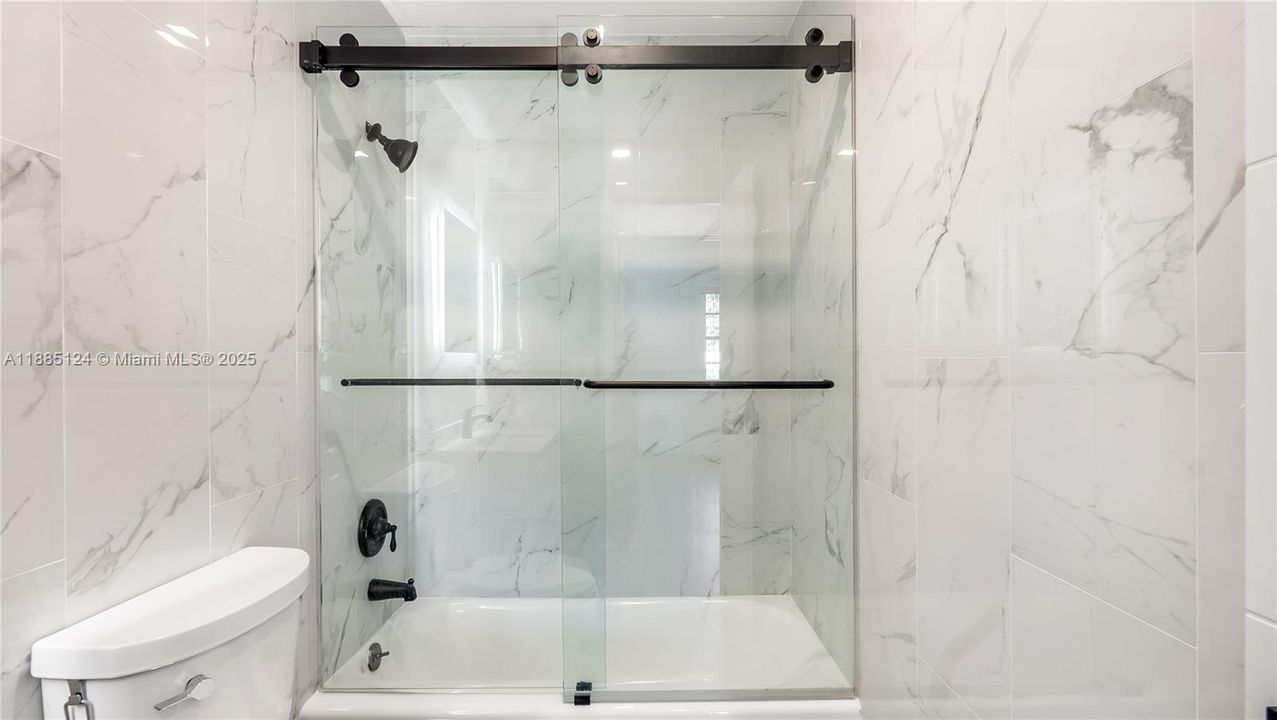 En Venta: $1,090,000 (4 camas, 3 baños, 2196 Pies cuadrados)