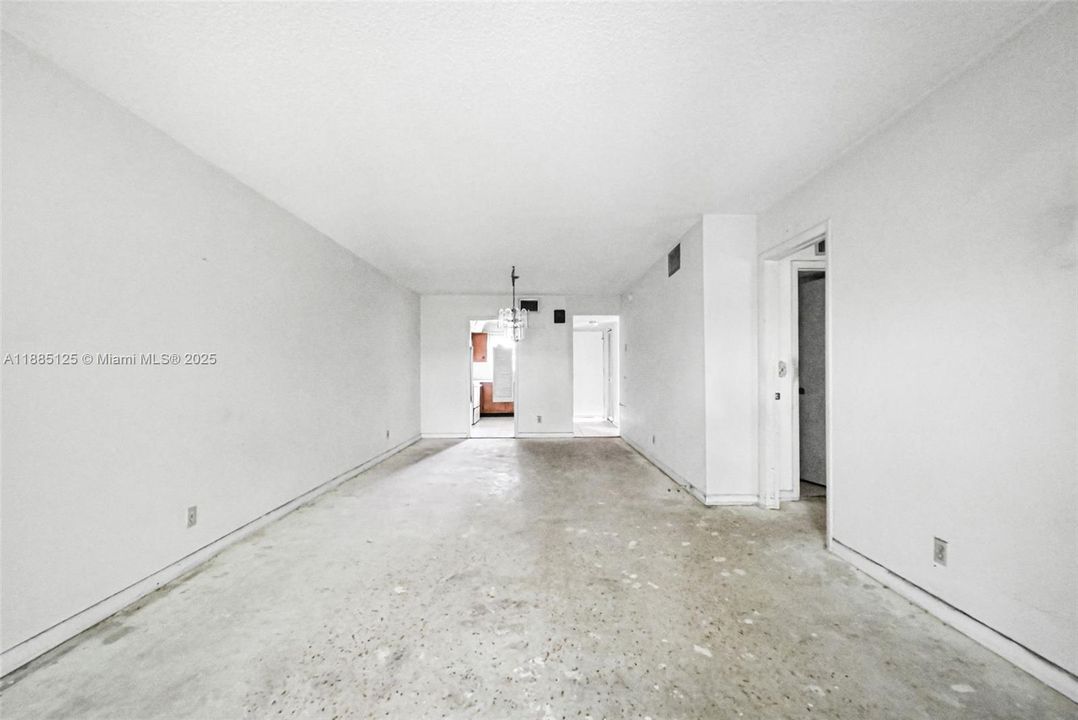 For Sale: $110,000 (2 beds, 2 baths, 950 Square Feet)