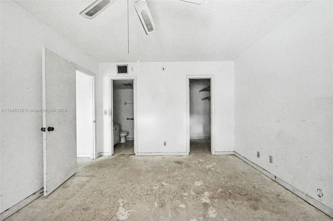 For Sale: $110,000 (2 beds, 2 baths, 950 Square Feet)