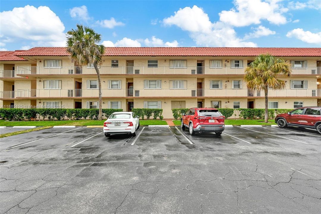 For Sale: $110,000 (2 beds, 2 baths, 950 Square Feet)