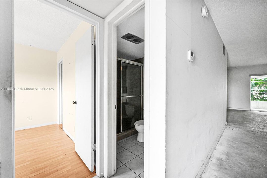 For Sale: $110,000 (2 beds, 2 baths, 950 Square Feet)