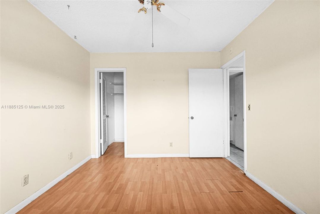 For Sale: $110,000 (2 beds, 2 baths, 950 Square Feet)