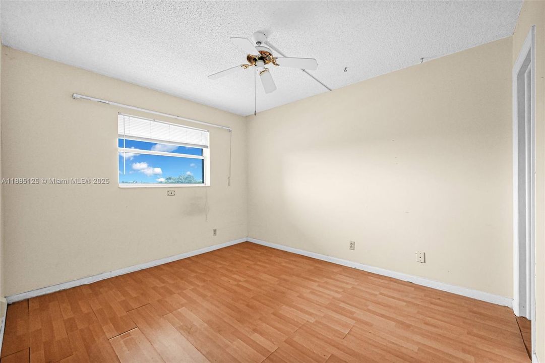 For Sale: $110,000 (2 beds, 2 baths, 950 Square Feet)