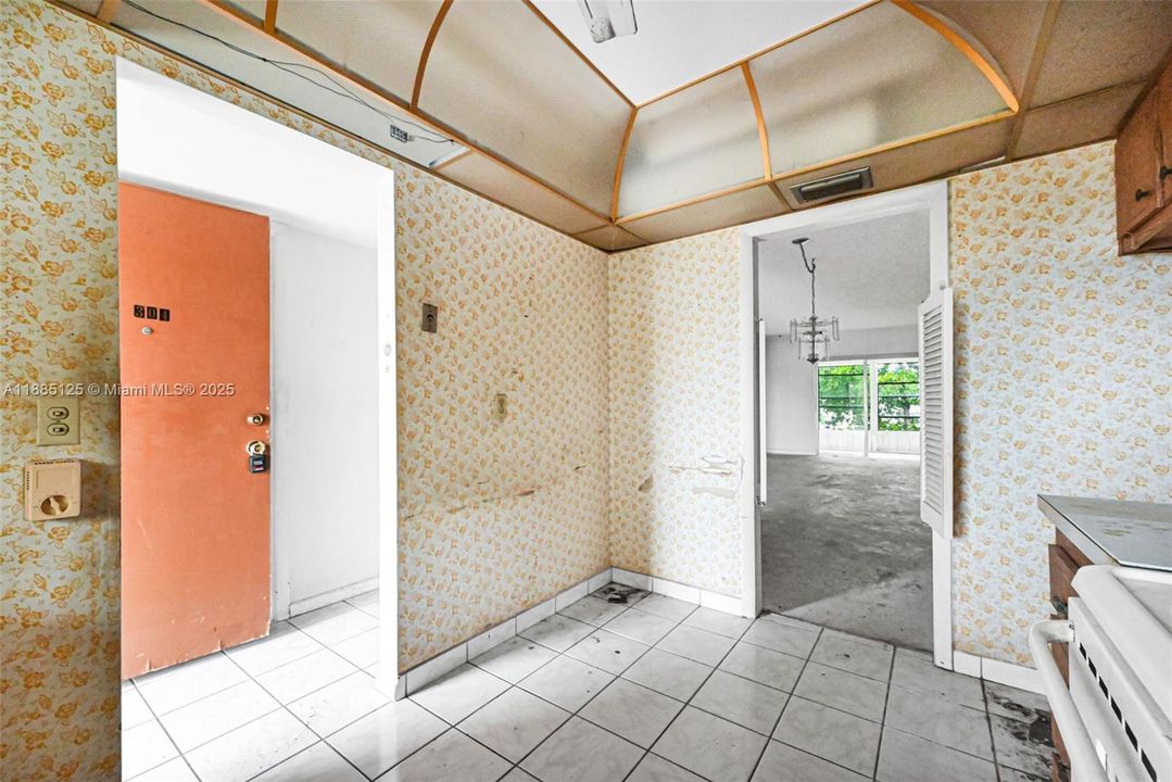 For Sale: $110,000 (2 beds, 2 baths, 950 Square Feet)