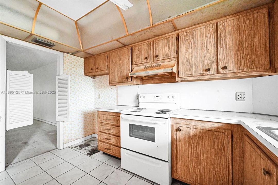 For Sale: $110,000 (2 beds, 2 baths, 950 Square Feet)