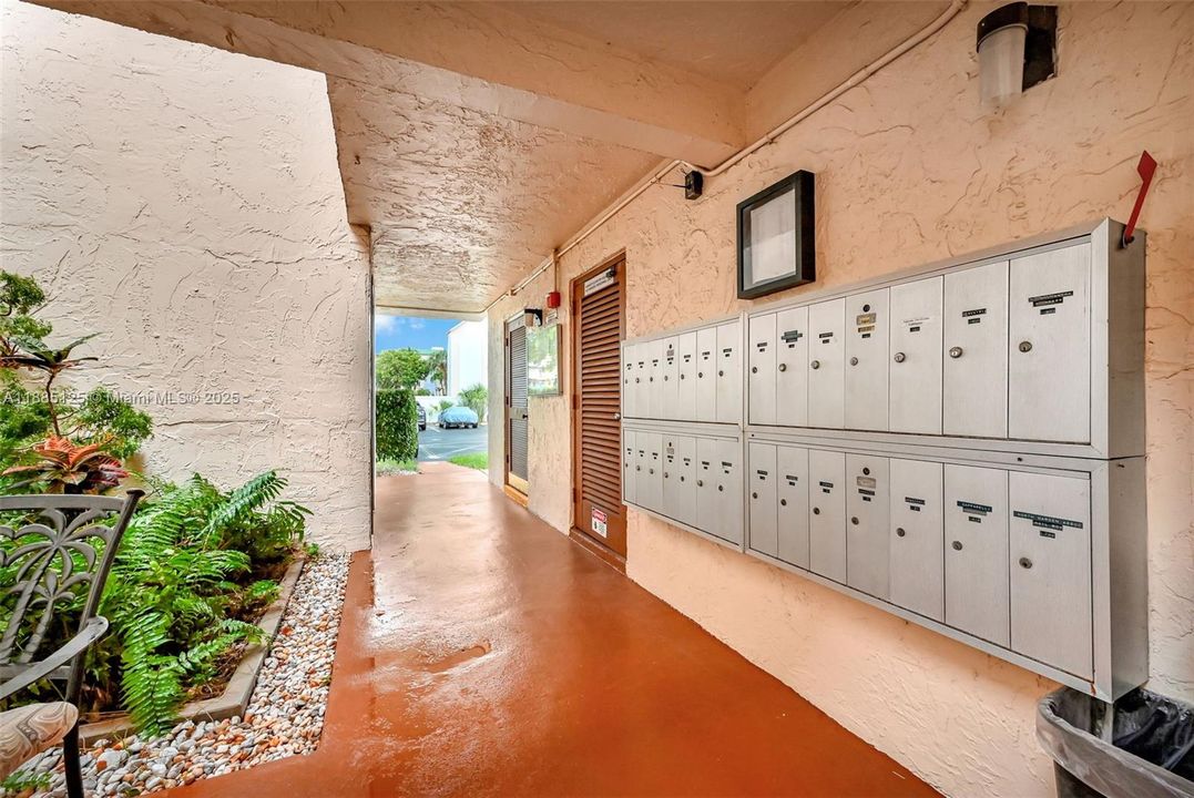 For Sale: $110,000 (2 beds, 2 baths, 950 Square Feet)