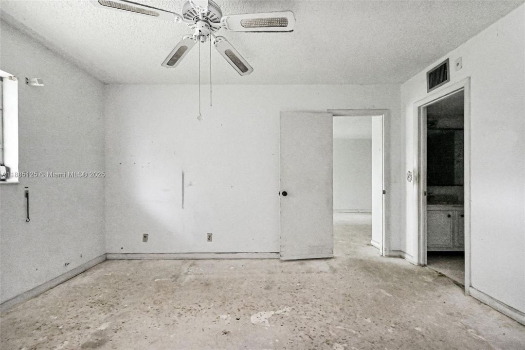 For Sale: $110,000 (2 beds, 2 baths, 950 Square Feet)