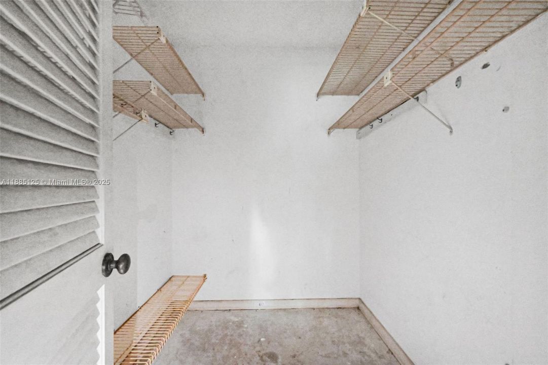 For Sale: $110,000 (2 beds, 2 baths, 950 Square Feet)