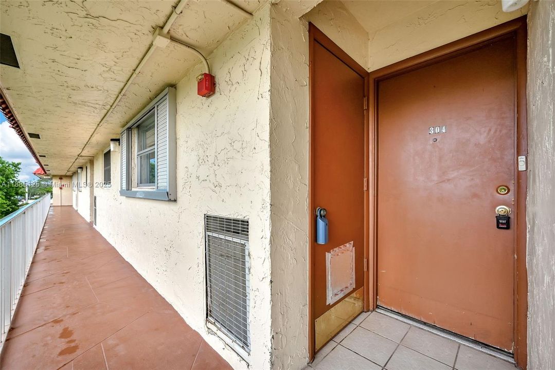 For Sale: $110,000 (2 beds, 2 baths, 950 Square Feet)
