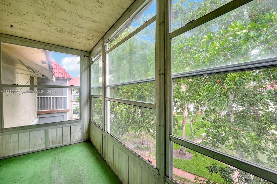 For Sale: $110,000 (2 beds, 2 baths, 950 Square Feet)