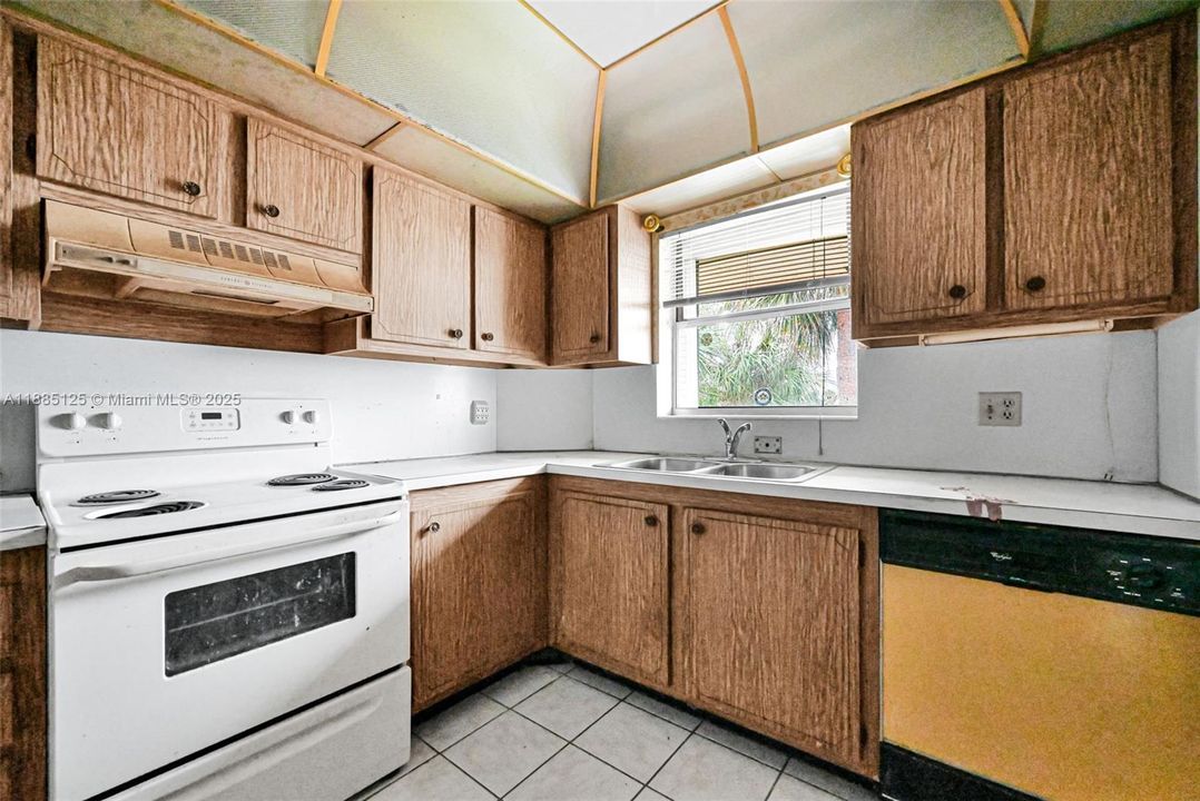 For Sale: $110,000 (2 beds, 2 baths, 950 Square Feet)