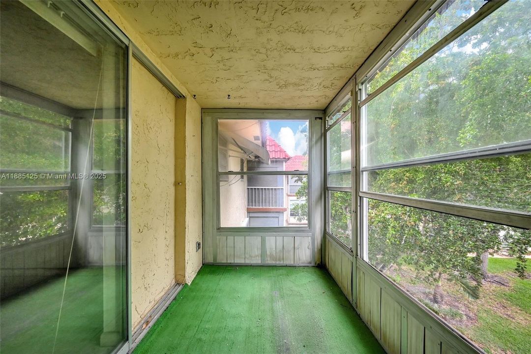 For Sale: $110,000 (2 beds, 2 baths, 950 Square Feet)