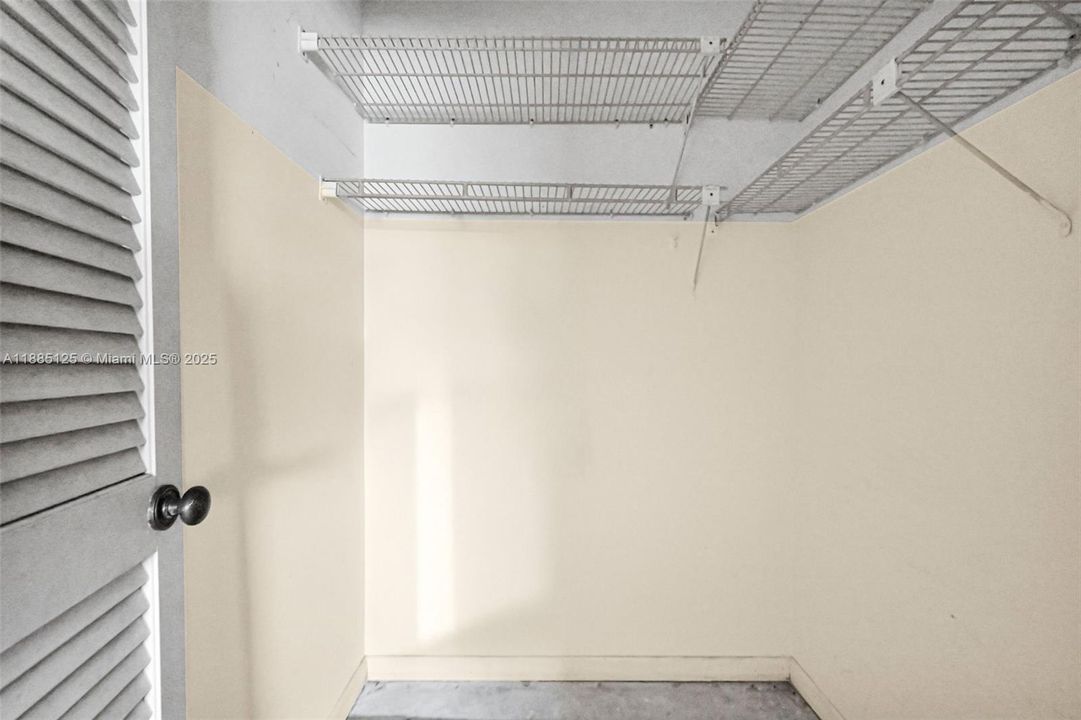 For Sale: $110,000 (2 beds, 2 baths, 950 Square Feet)