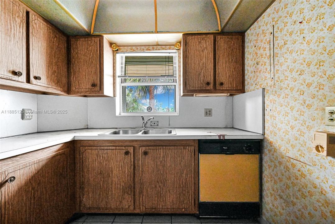 For Sale: $110,000 (2 beds, 2 baths, 950 Square Feet)