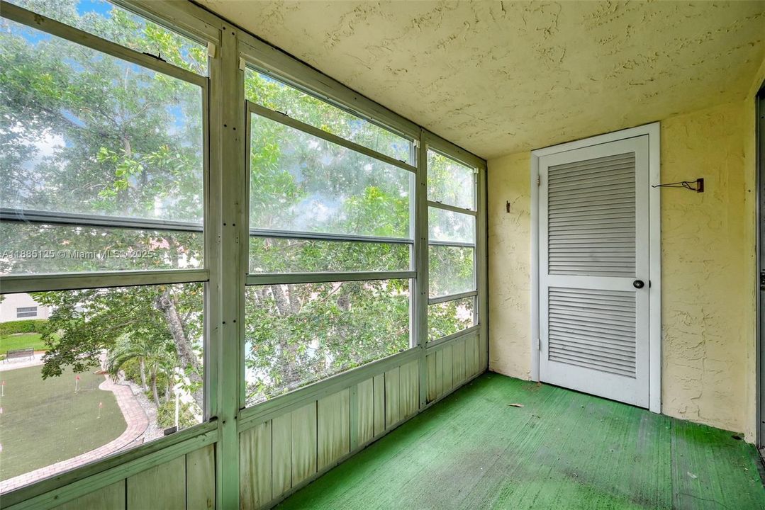 For Sale: $110,000 (2 beds, 2 baths, 950 Square Feet)