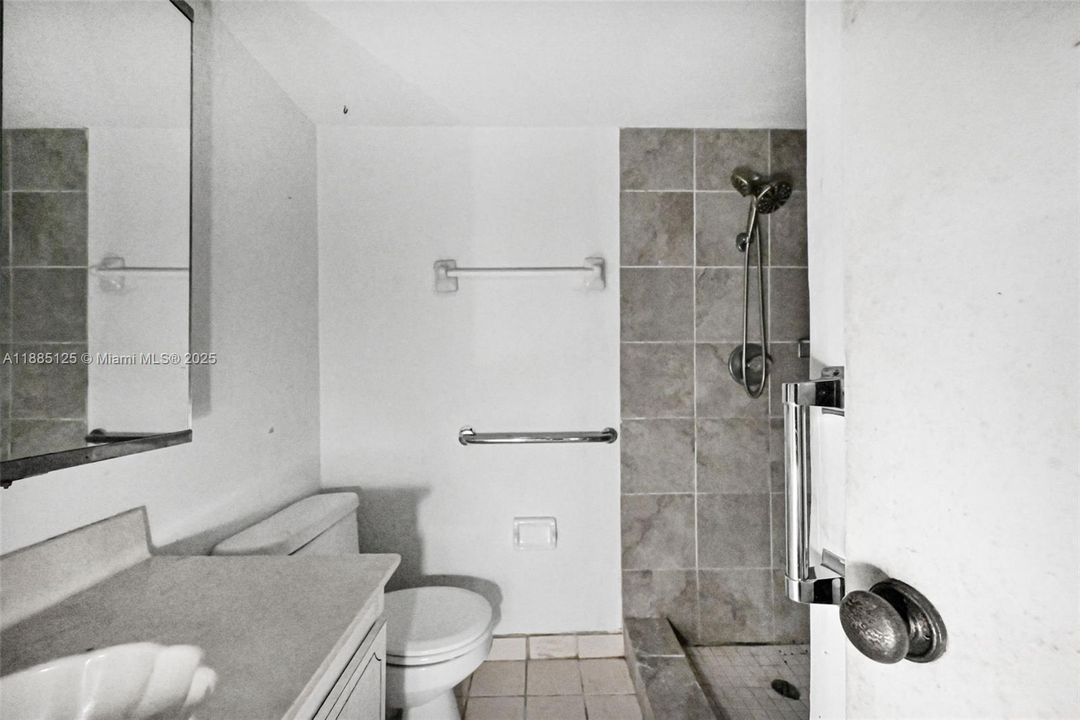 For Sale: $110,000 (2 beds, 2 baths, 950 Square Feet)