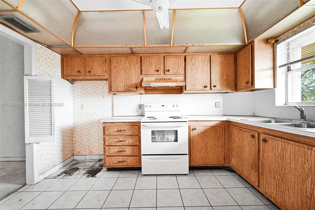 For Sale: $110,000 (2 beds, 2 baths, 950 Square Feet)