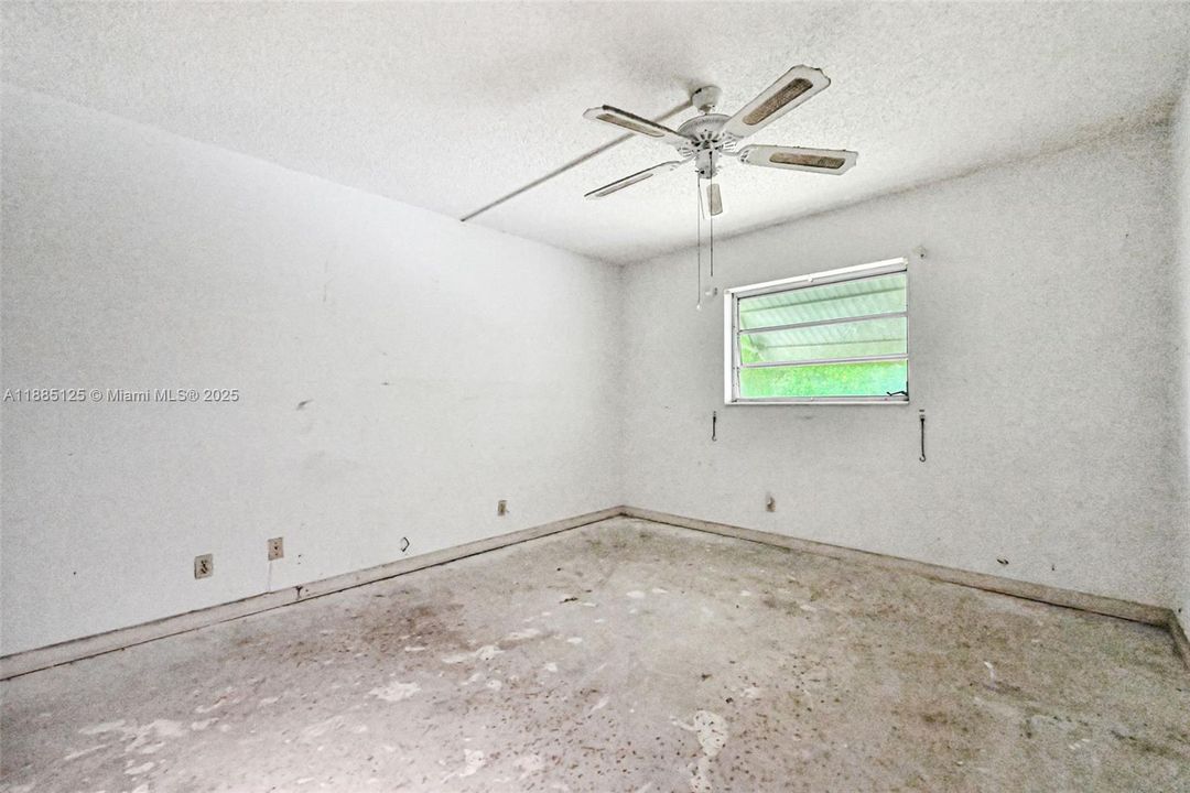 For Sale: $110,000 (2 beds, 2 baths, 950 Square Feet)