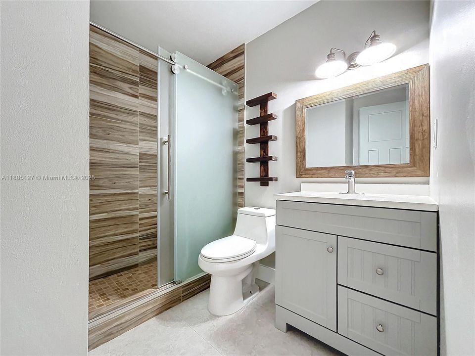 Activo con contrato: $3,300 (3 camas, 2 baños, 933 Pies cuadrados)