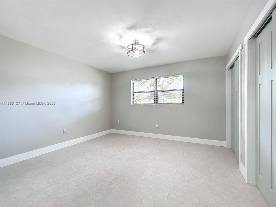 Activo con contrato: $3,300 (3 camas, 2 baños, 933 Pies cuadrados)