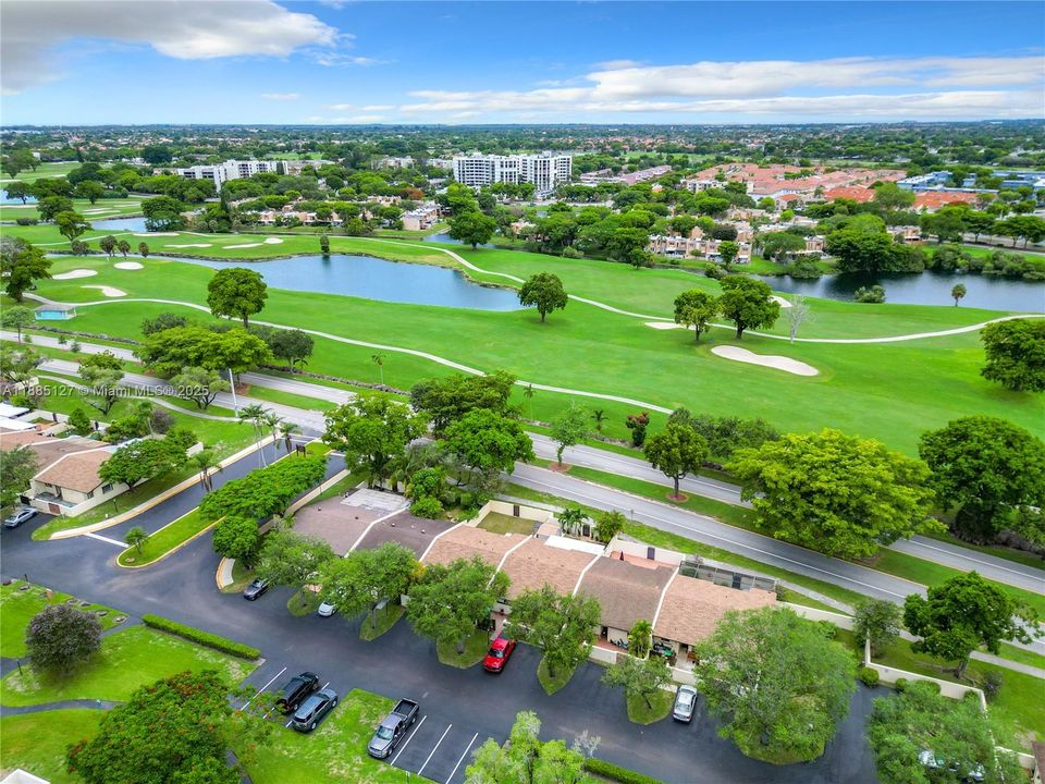 Activo con contrato: $3,300 (3 camas, 2 baños, 933 Pies cuadrados)