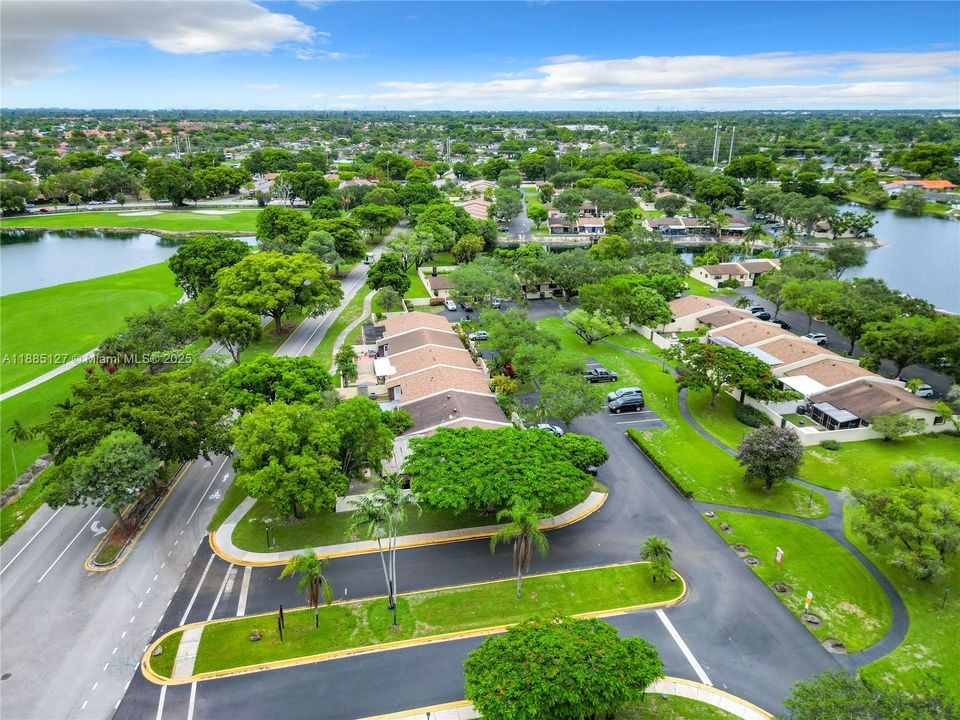 Activo con contrato: $3,300 (3 camas, 2 baños, 933 Pies cuadrados)