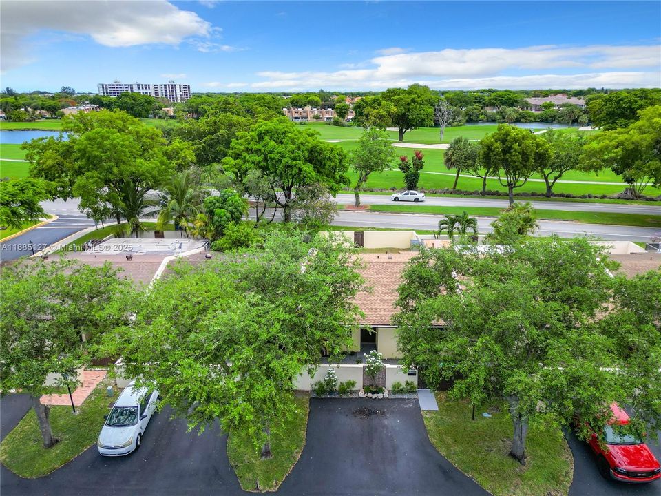 Activo con contrato: $3,300 (3 camas, 2 baños, 933 Pies cuadrados)