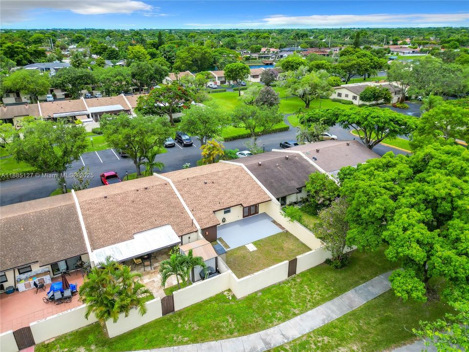 Activo con contrato: $3,300 (3 camas, 2 baños, 933 Pies cuadrados)