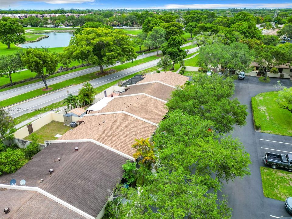 Activo con contrato: $3,300 (3 camas, 2 baños, 933 Pies cuadrados)