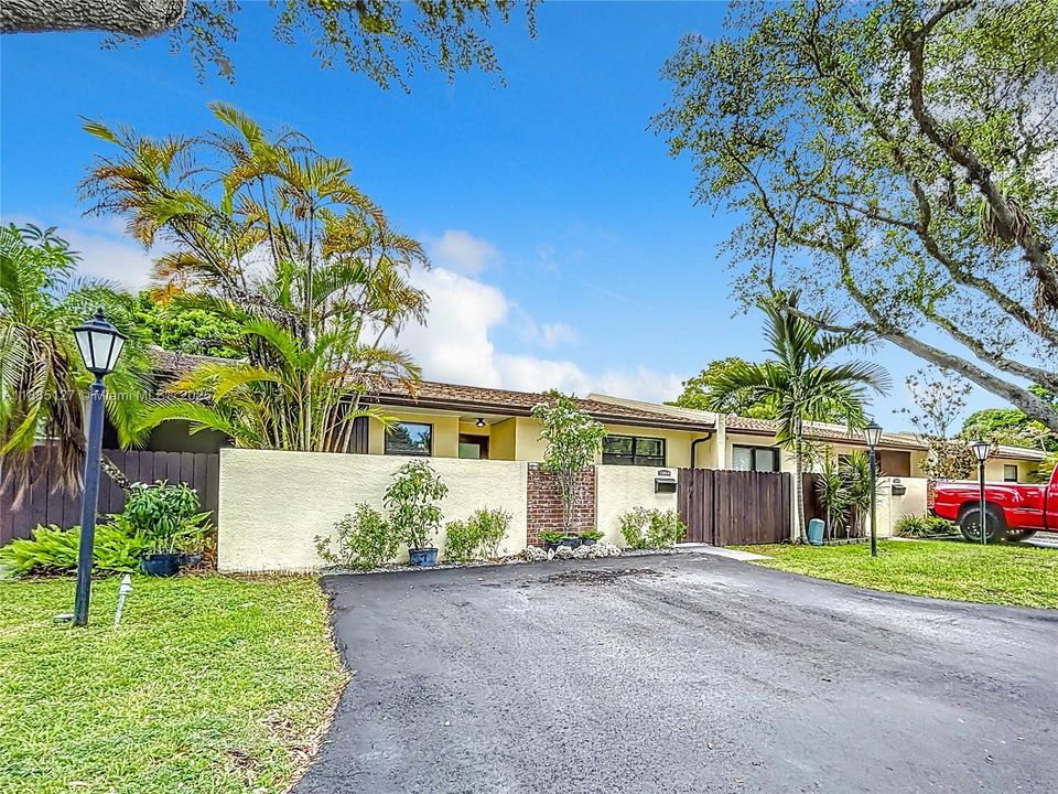 Activo con contrato: $3,300 (3 camas, 2 baños, 933 Pies cuadrados)