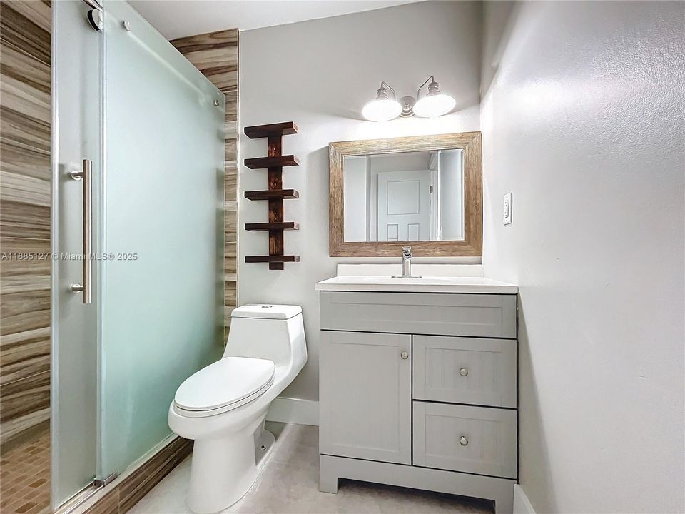 Activo con contrato: $3,300 (3 camas, 2 baños, 933 Pies cuadrados)