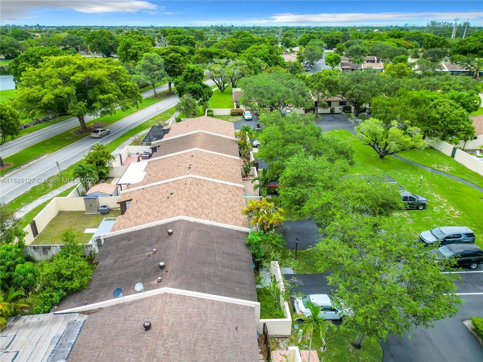 Activo con contrato: $3,300 (3 camas, 2 baños, 933 Pies cuadrados)