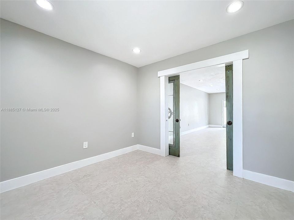 Activo con contrato: $3,300 (3 camas, 2 baños, 933 Pies cuadrados)