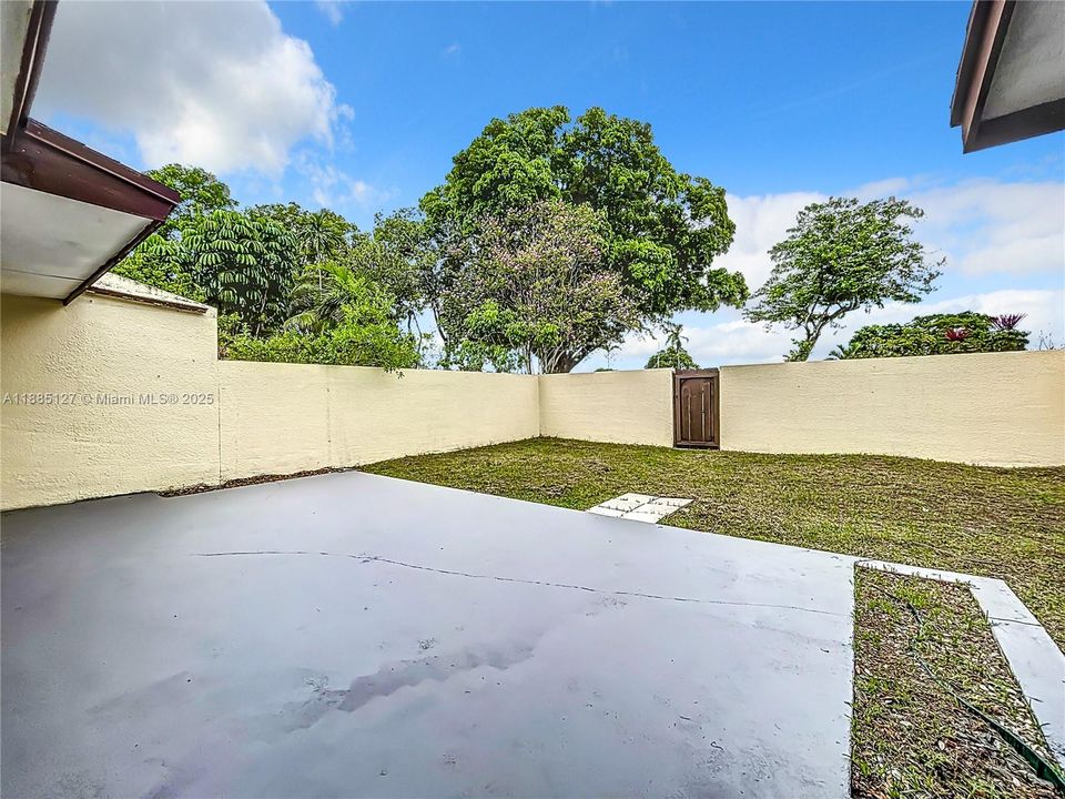 Activo con contrato: $3,300 (3 camas, 2 baños, 933 Pies cuadrados)