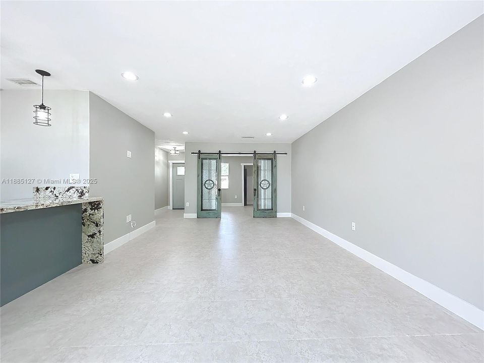 Activo con contrato: $3,300 (3 camas, 2 baños, 933 Pies cuadrados)