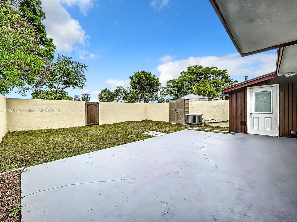 Activo con contrato: $3,300 (3 camas, 2 baños, 933 Pies cuadrados)