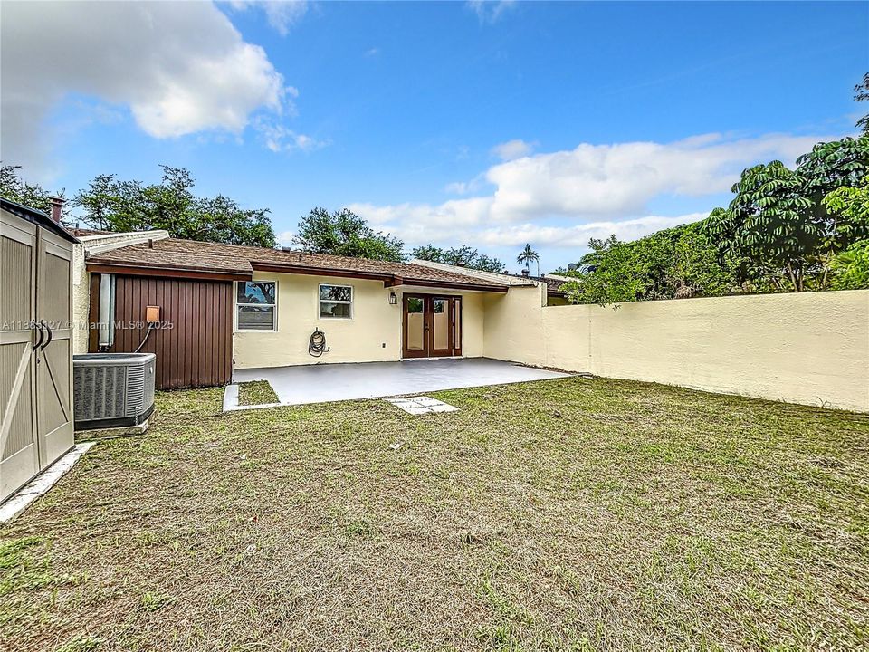 Activo con contrato: $3,300 (3 camas, 2 baños, 933 Pies cuadrados)