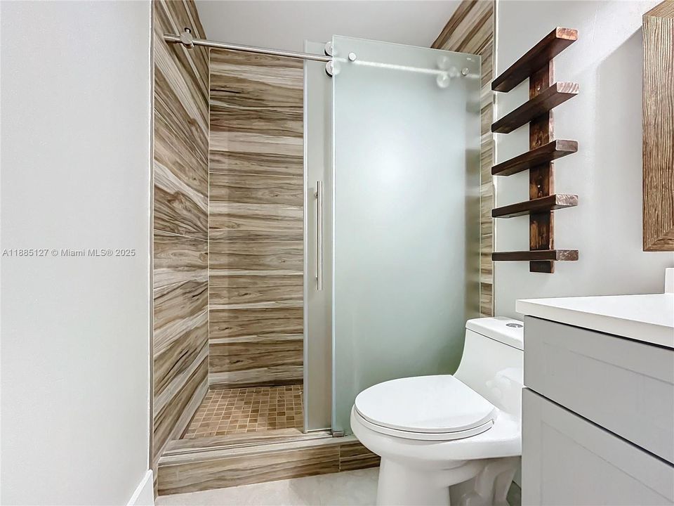 Activo con contrato: $3,300 (3 camas, 2 baños, 933 Pies cuadrados)