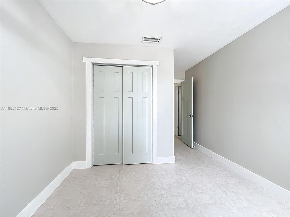 Activo con contrato: $3,300 (3 camas, 2 baños, 933 Pies cuadrados)