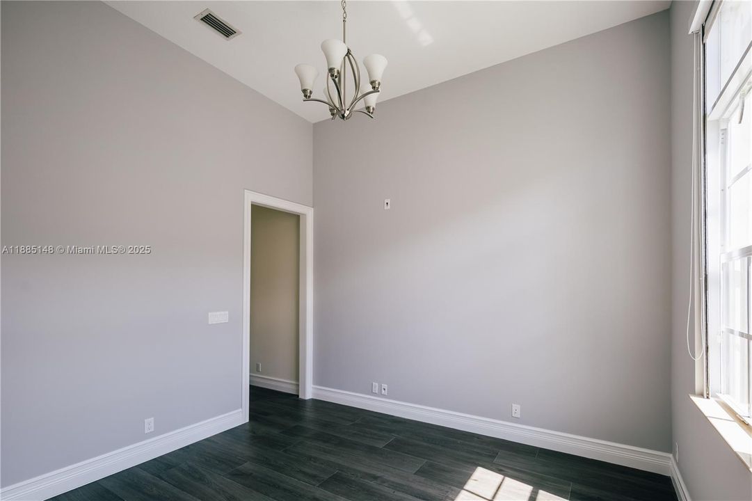 Recently Rented: $5,995 (4 beds, 3 baths, 3075 Square Feet)